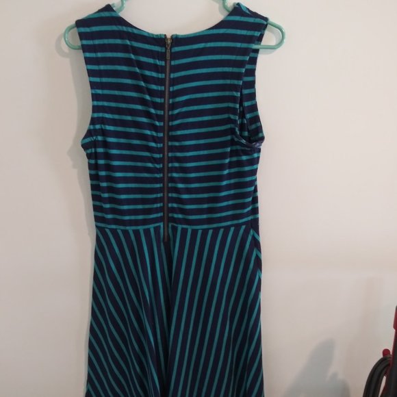 Old Navy Sleeveless Striped Dress Size M - Picture 2 of 4